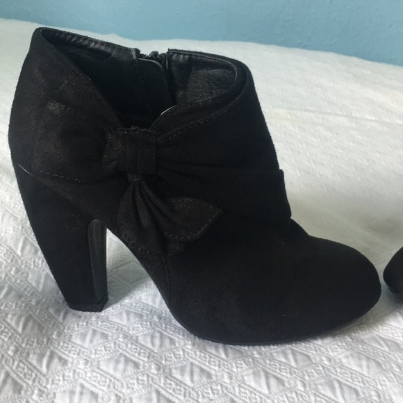 Pretty Black Heels 🎀 - Picture 3 of 8